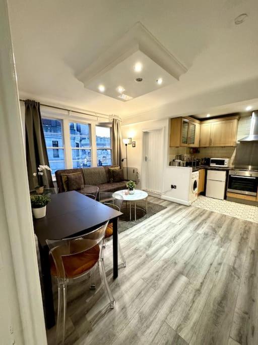 Centrally-Located Gem In Marble Arch, London Eksteriør billede